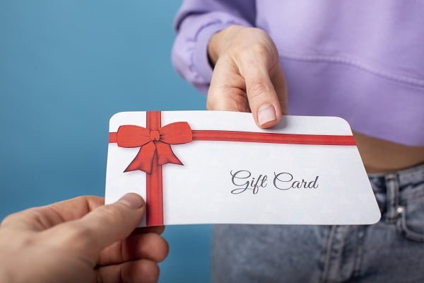 Why Corporate Gift Cards for Dining Make the Perfect Employee Perk