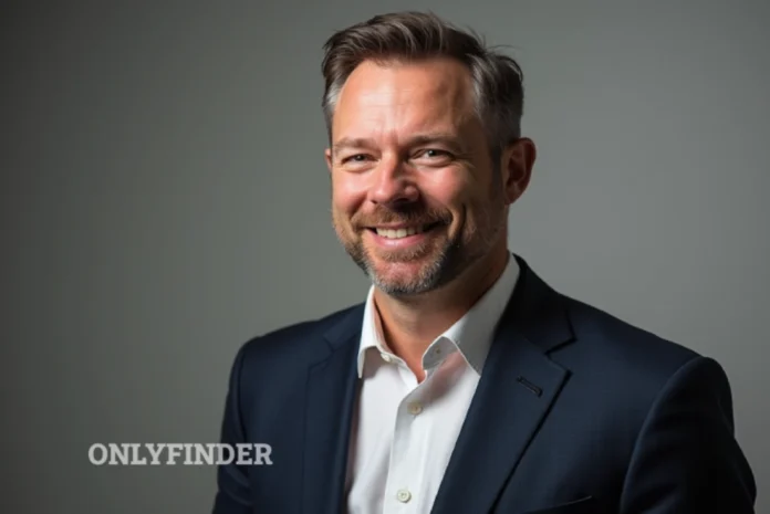 Mike Goodnough net worth: Writer and boyfriend of Valerie Bertinelli smiling at a public event.